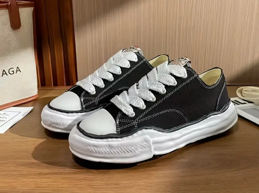 LOW TOP MM SNEAKERS