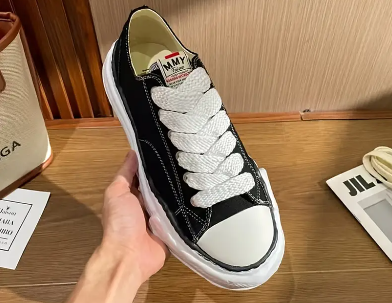 LOW TOP MM SNEAKERS